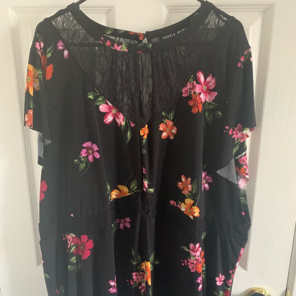 Torrid floral dressy blouse